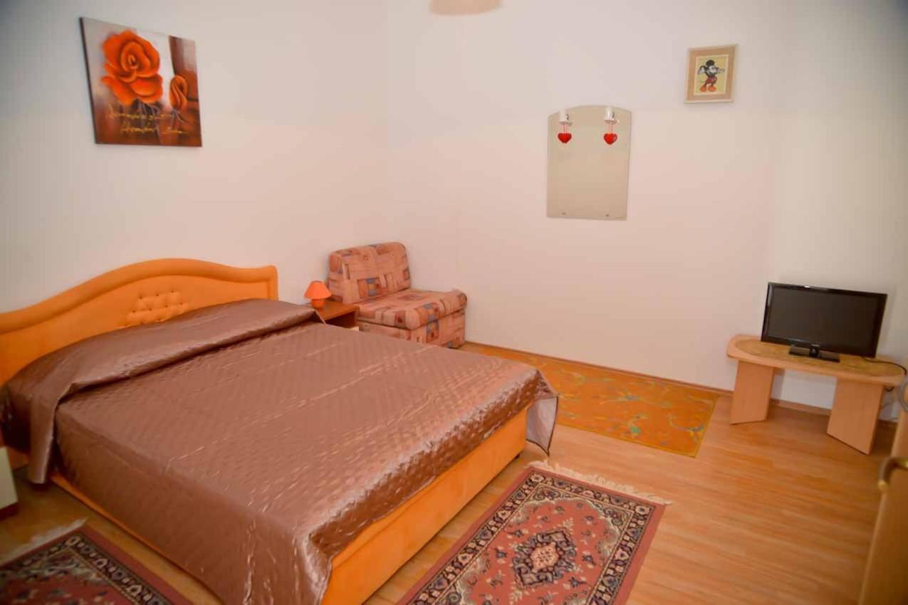 Apartment And Antonio